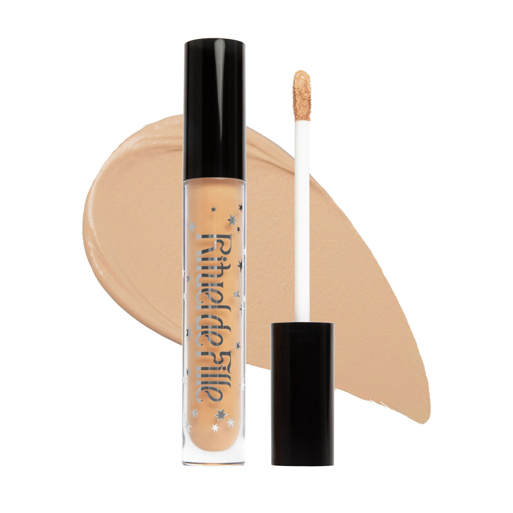 Rituel de Fille-Soft Sorcery Weightless Serum Concealer-Makeup-SoftSorcery-SORC-131TubewithSwatch-2000px-72dpi-1x1_744c4985-bac9-4aed-b6d1-ce48eea8c730-The Detox Market | Spell 131 - Light medium shade for slightly gold to olive undertones